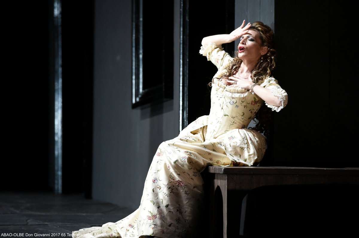 DaviniaRod1's tweet photo. Second performance of #DonGiovanni tonight at @ABAO_OLBE  
Photo: #DaviniaRodriguez as #DonnaAnna © E Moreno Esquibel https://t.co/n3PBHll704