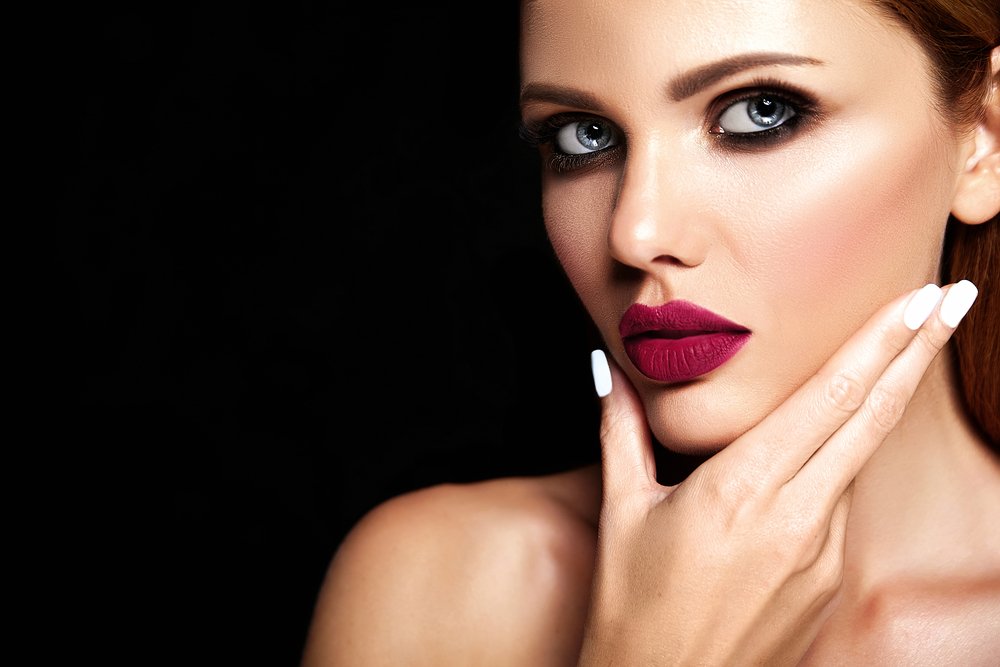 Eastgateshops's tweet photo. #MakeupDo - For a fabulous night out on the town, do a warm smoky eye and compliment the look with a beautiful matte dark pink lip. https://t.co/17tT6mBHnu