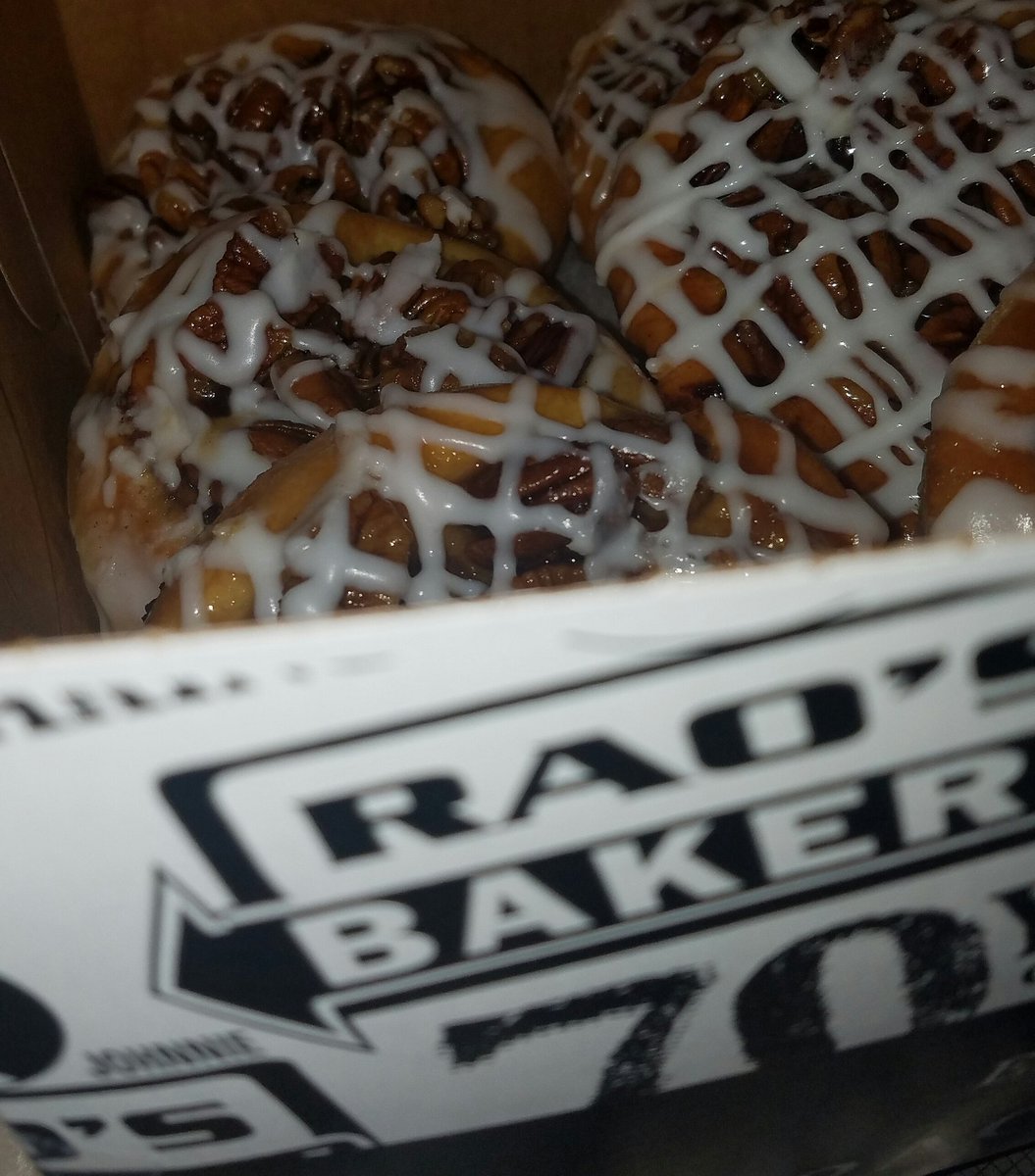 Working on being popular this morning!!... Happy #NationalStickyBunDay !! Thanks <a href="/RaosBakery/">Rao's Bakery</a>  and @KelsJohnson9 for making them!!