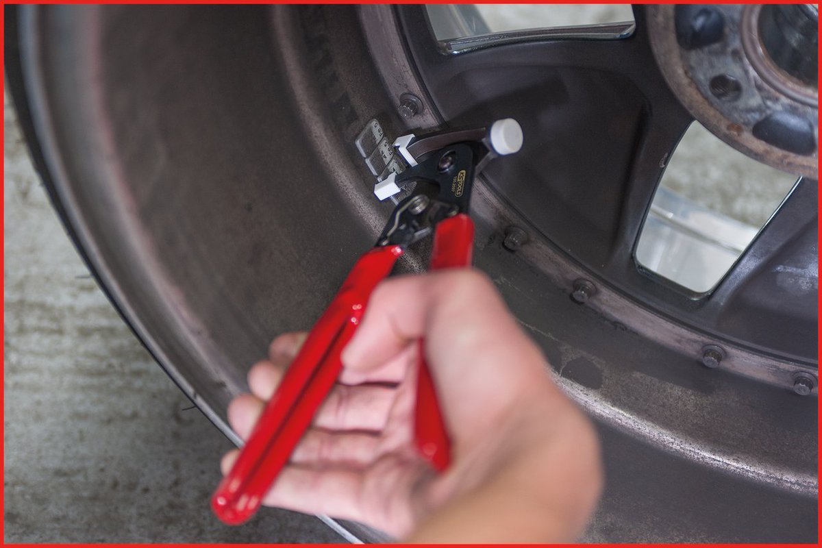 kstools_com's tweet photo. Auswuchtgewichte sicher und schonend lösen mit 150.2097.
Remove wheel balance weights reliably and without damage with 150.2097.
#kstools https://t.co/8N0YzcWJqx