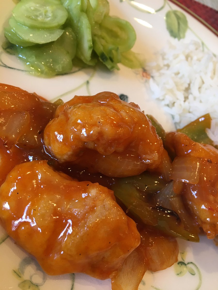 CmyPlate's tweet photo. Homemade sweet and sour chicken🤤  #asian #chineese #sweetandsourchicken #seeetandsour #cucumber #rice #soyasauce #chicken #sauce https://t.co/qZbweUxcPp