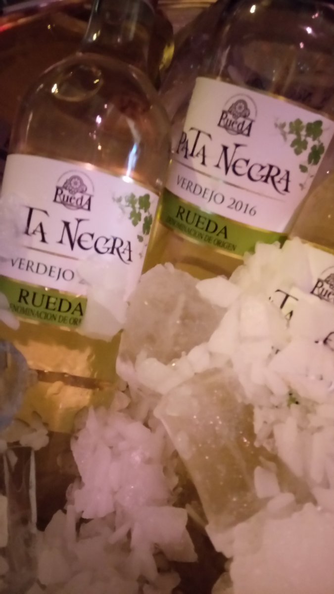 queridilla's tweet photo. Ñam momento #Winelovers en #HIP2017 #Rtrends17 https://t.co/Vx7SZ6Yosk