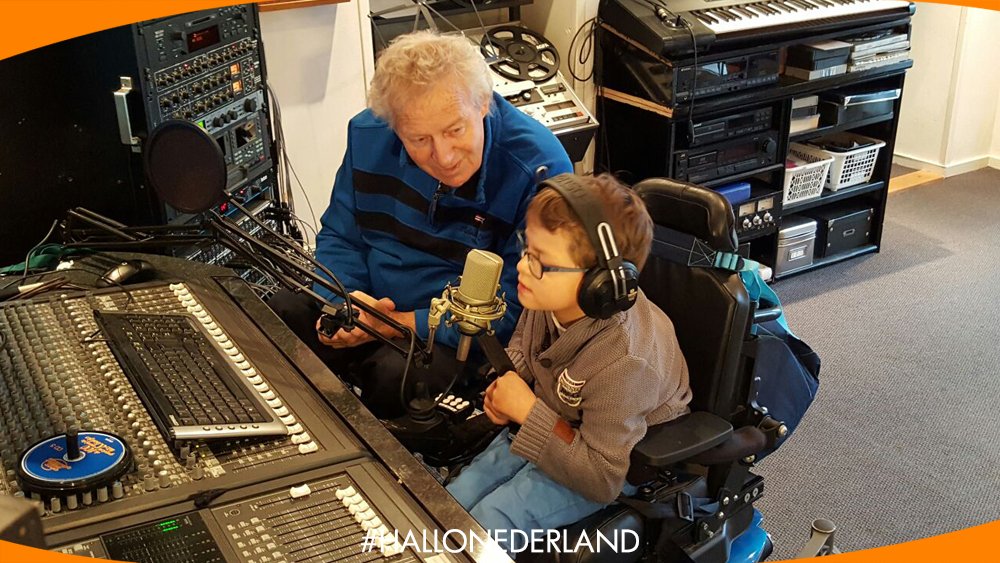 Vandaag gaan we terug naar Noud! En hij brengt een speciaal bezoekje aan <a href="/koosalberts/">koos alberts</a>. Om 18.30u op <a href="/NPO2/">NPO 2</a>. #HalloNederland