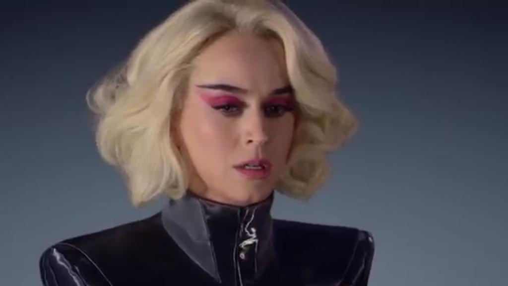 yellowanne01's tweet photo. @katyperry when you tweet something then you realized that u made a typo #ChainedToTheRhythm #CTTROfficialVideoTuesday #CTTR #KatyPerry https://t.co/KK0NdOCAz9
