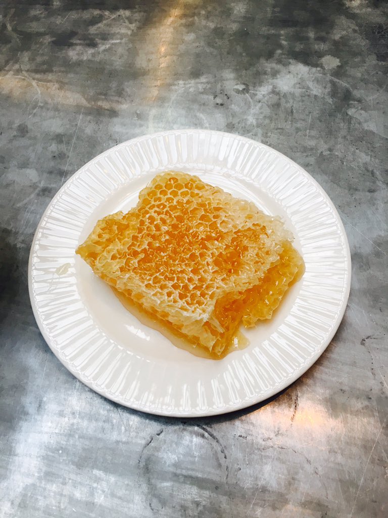 RobertPdeVries's tweet photo. Verse honing? Jazeker! Lekker bij de verse muntthee, ontbijt en? #fantastisch Dankzij @houseoftaste @HotelPostPlaza https://t.co/CZf8KIA1IY