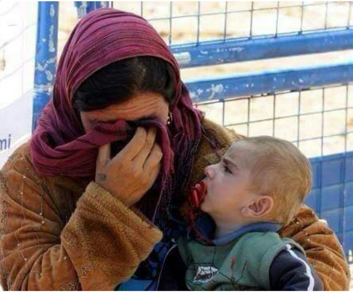 ozg_ylmaz's tweet image. Dilini bilmediğin bir yerde ağlamak fenadır....
Çünkü seni, senin dilinde susturacak kimse yoktur....
Ece Temelkuran

#DünyaAnadilGünü