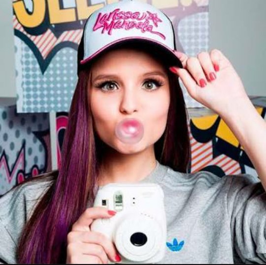 JMiorando's tweet photo. LARISSA MANOELA SE MACHUCA E NÃO CONSEGUE GRAVAR ENTREVISTA. FÃS ESTÃO PREOCUPADOS https://t.co/I5WzkWjXrD