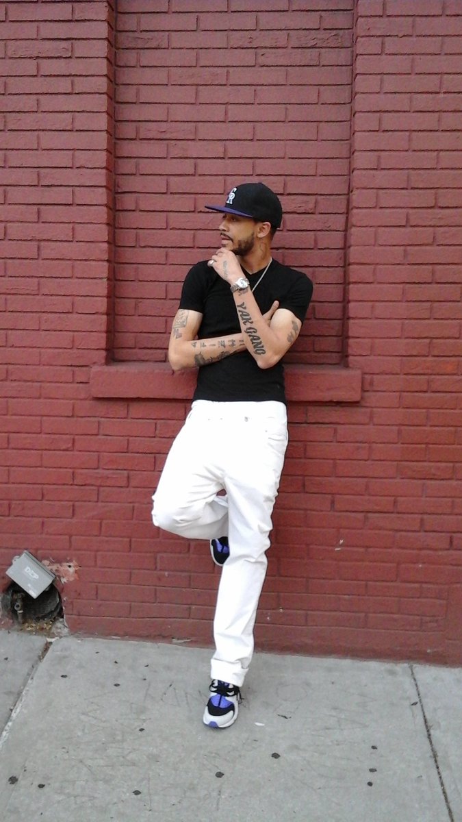 afizhu's tweet image. Start the day off right banging that brand new single #TOOEXTRA 
Listen to Too Extra by AFIZHU #np on #SoundCloud
soundcloud.com/afizhu/too-ext…