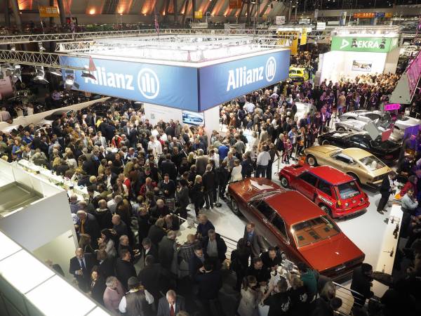 Oldtimer_Tour's tweet image. #Rennfahrerlatein, #Musik , Hits -&amp;gt; #RETROCLASSICS17-Auftakt mit @Allianz #RETRO_NIGHT am 02. März 2017 i #Stuttgart retro-classics.de/journalisten/p…