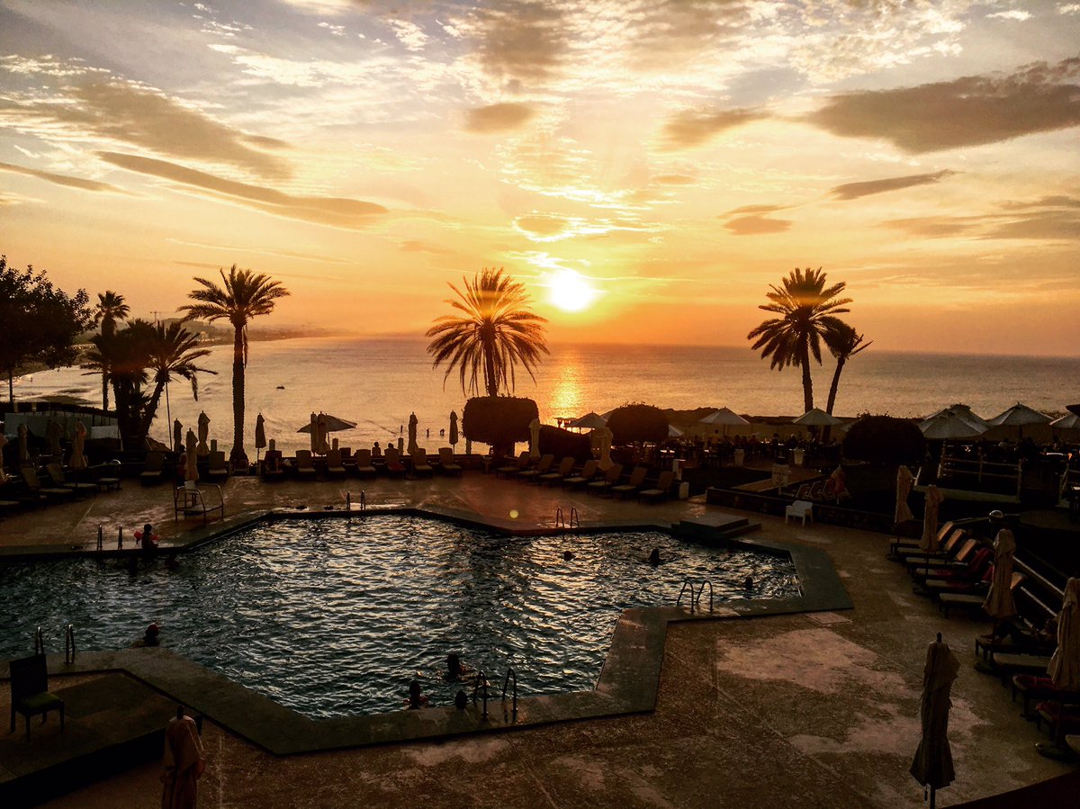 hippi_baby's tweet photo. Sundowners at @CrownePlaza in Muscat... 😍 #experienceoman @HiWeekly_Oman #mymuscat #whyiloveoman https://t.co/t8js82Erup