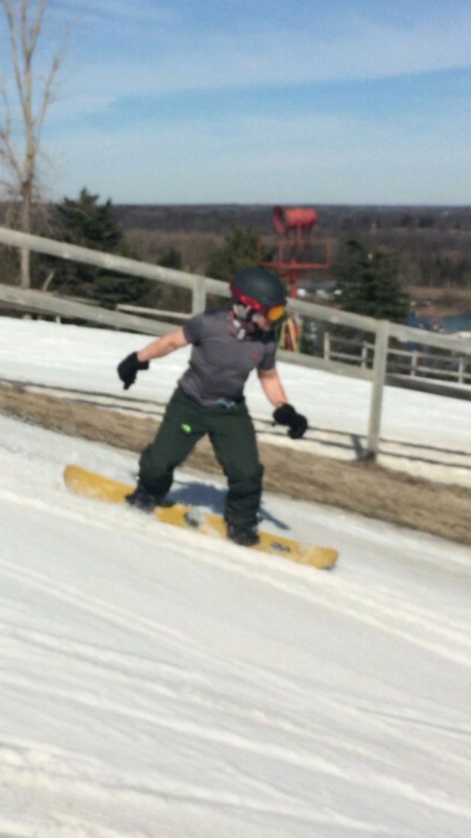 Snowboard_dad's tweet photo. Using the #burton #rippey 1 last time before the melt #oldschool #snowboard #mtholly_mi https://t.co/RpGn5Y1edR