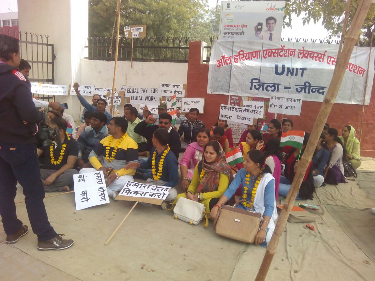 MehtaSumeet1987's tweet photo. #Extensionlecturers Majdoori nhi vetan dijiye...jine ka adhikar dijiye..Extension means extra tension to us. @mlkhattar @AmitShah @PMOIndia https://t.co/DDgmRKJcoz