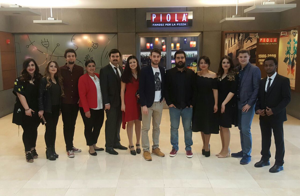 Ekip, "Aydın Doğan Vakfı Genç İletişimciler Yarışması" ödül töreni için hazır. 😏