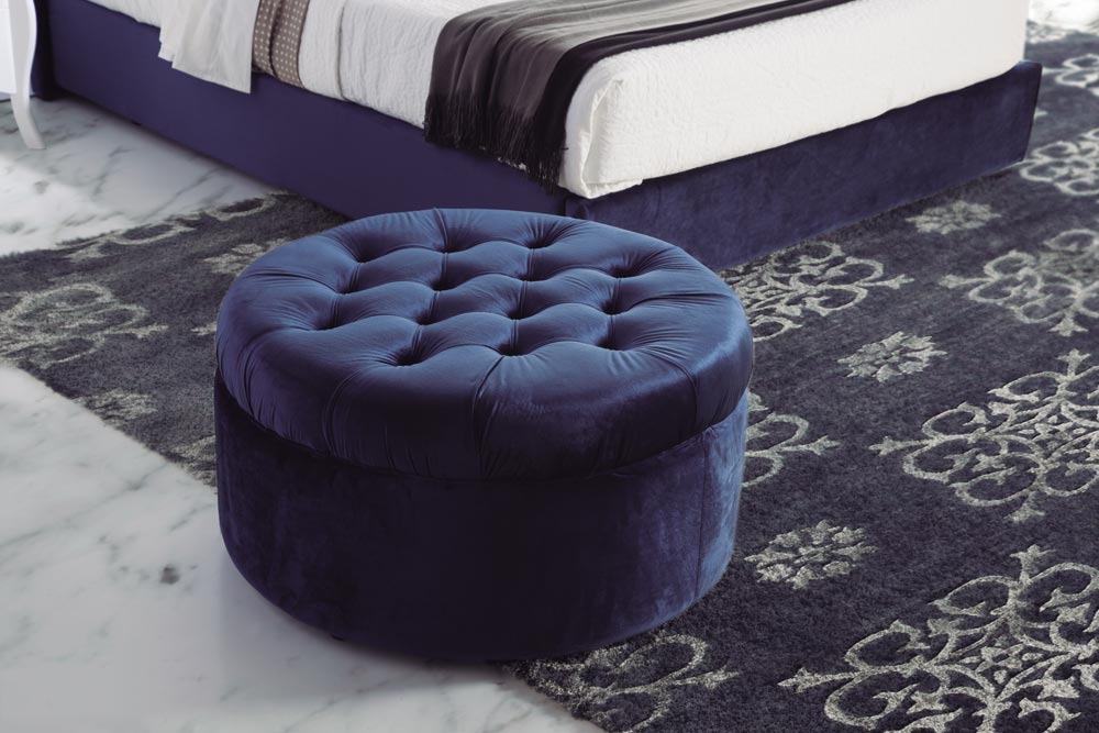 __Bennu's tweet photo. Elegante banqueta para dormitorio modelo B-30.
Está  disponible en color azul.

Dimensiones: 84 x 84 x 44 cm

#decoracion
#interiorismo https://t.co/rb3NHJOkbo