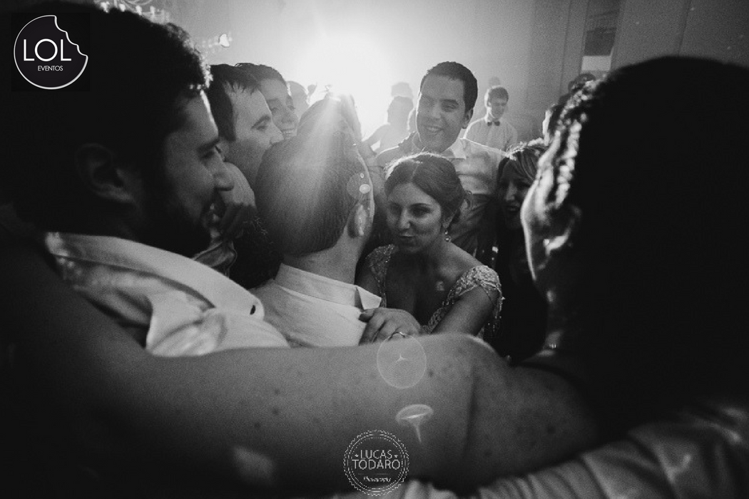 Lo que siempre queda, son los recuerdos. Vivilos, sentilos y celebralos 🖤🎉

#Salon #Eventos #Boda #SalonDeEventos