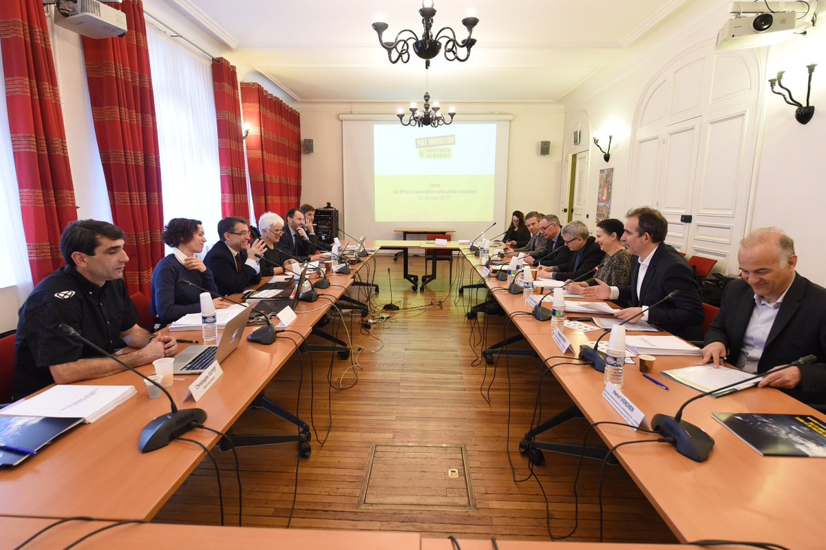 Réunion du jury du #concours Prix Innovation #sécuritéroutière. Les nominés seront dévoilés demain. Pour les grands gagnants rdv le 28/02 !