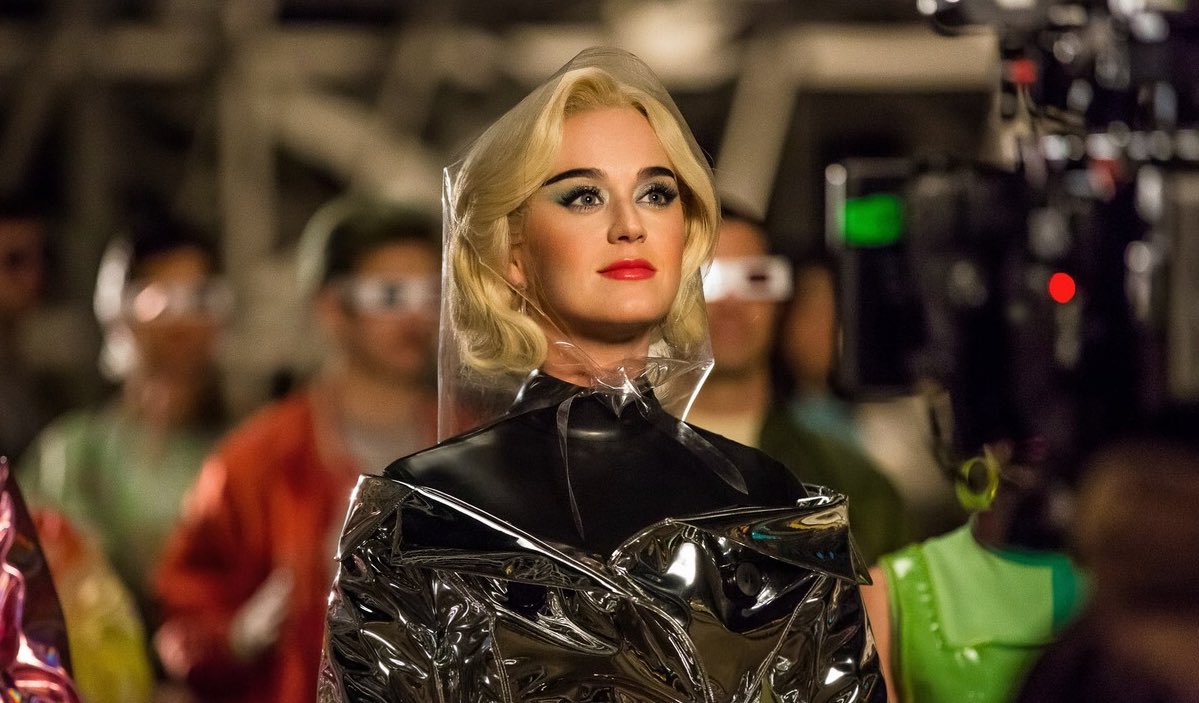 Spain_KatyPerry's tweet photo. Imágenes del rodaje del videoclip #CTTR https://t.co/HGdg3OUSL4