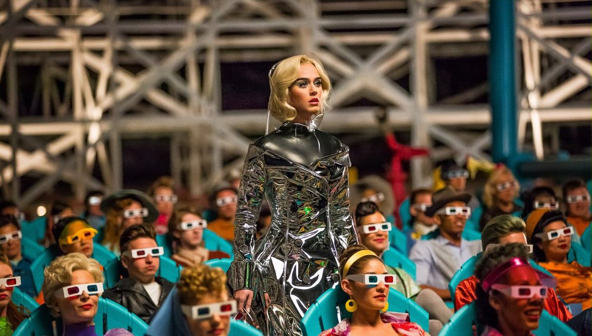 Spain_KatyPerry's tweet photo. Imágenes del rodaje del videoclip #CTTR https://t.co/HGdg3OUSL4