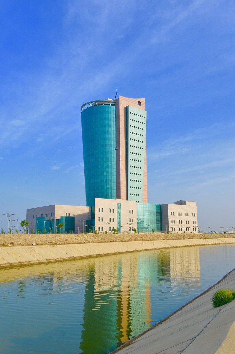 جامعة جازان di twitter البرج يحتوي على مبنى الإدارة العليا والخدمات المساندة بارتفاع يتجاوز الـ 100م بـ 18 طابقا وبهيكل خرساني مسلح من الفولاذ وبتصميم معماري حديث
