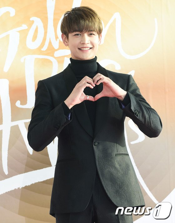 TheDramaKorea's tweet photo. Choi Minho : aku suka karakterku di Hwarang. Soo Ho karakter yg cerah &amp; membuatku ceria. Aku akan bekerja keras untuk menjadi aktor yg baik. https://t.co/Jj1Aq19gsZ