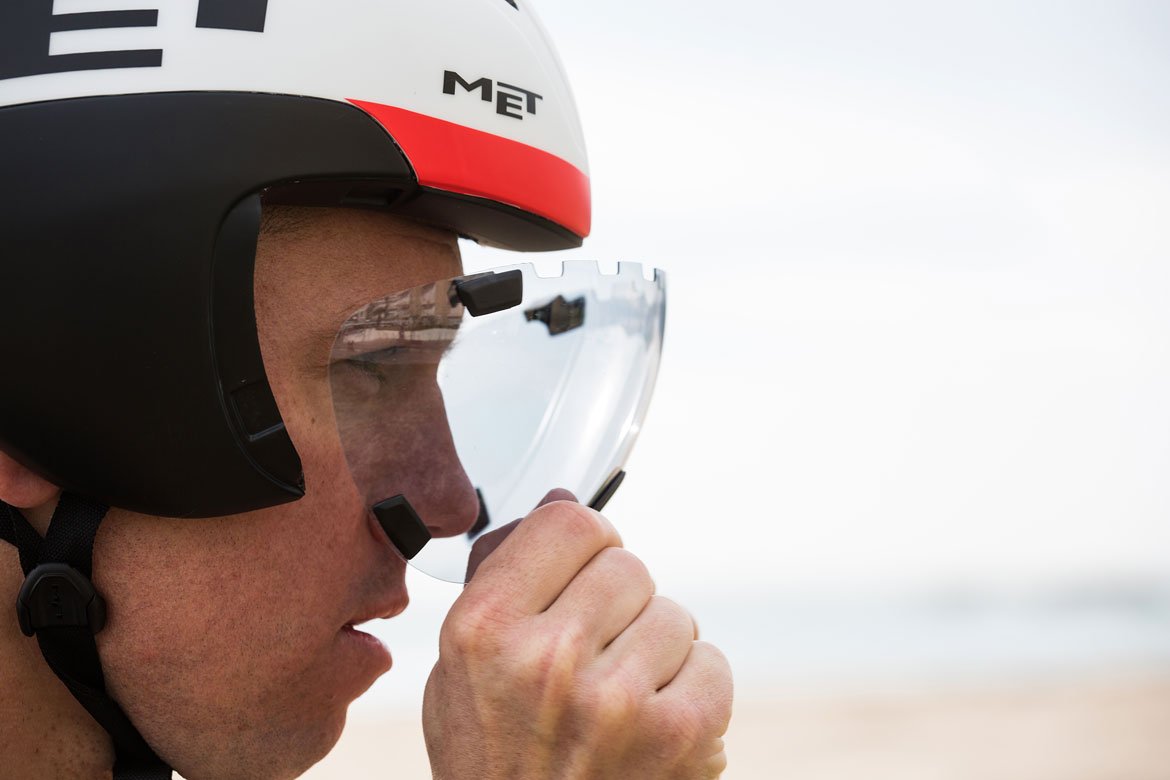 met_helmets's tweet photo. MAG-CLIP Shield:
Neodymium magnetic clips hold the visor securely in place when attached to the helmet body.
#MetDrone https://t.co/UAtURftY8v