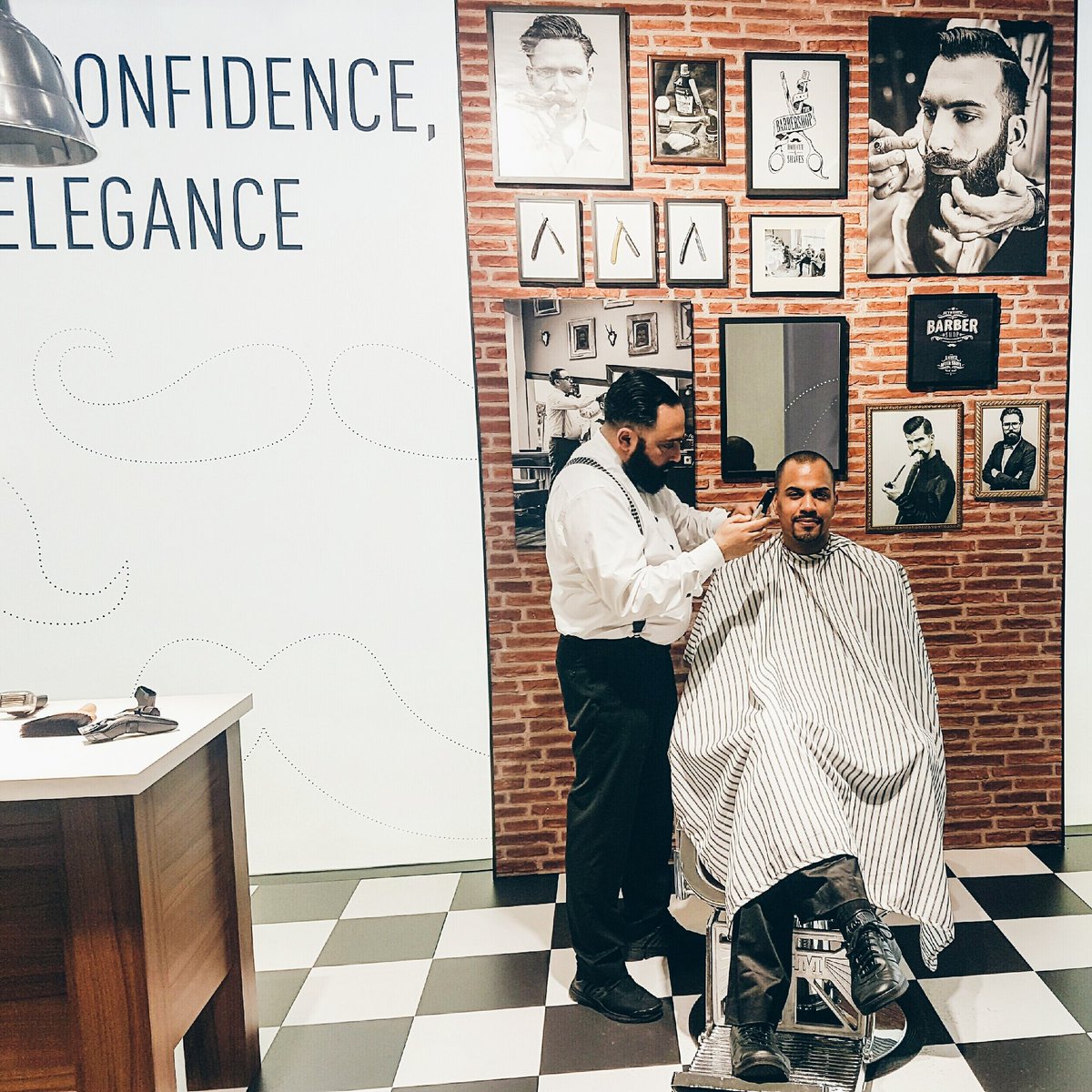 PatriceBerlin's tweet photo. When in #Frankfurt @ #PanaCon bring a #Barber from #Berlin https://t.co/oxnCk4adzU