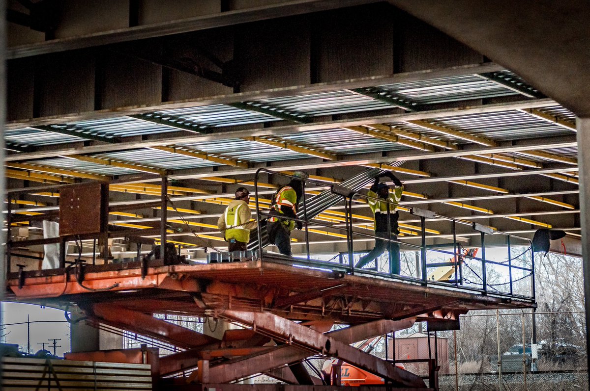75RougeRiver's tweet photo. SB I-75 Rouge River Bridge Crews Continue Installing False Decking to Prevent Falling Debris, Yesterday @MDOT_MetroDet https://t.co/lpQIsEmTM4