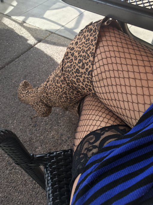 It's all about the boots...great day https://t.co/YTClIt1Zmf<a href="/tag/newprofilepic"class="tags"><span>#newprofilepic</span></a>