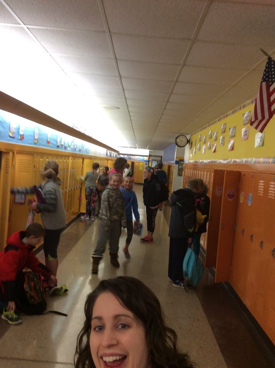 MrsStorby's tweet photo. Let's get this fabulous day started at Sunnyside!#RaiderStrong #adayinthelifeofastudent https://t.co/dYTda1tKMF