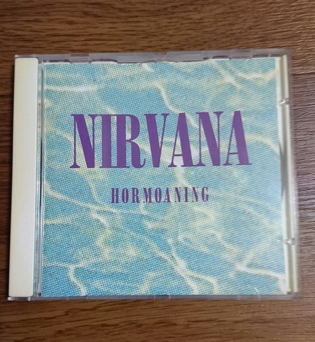 assy0291's tweet photo. NIRVANA
HORMOANING／Sub pop sessions
久しぶりに聞いてみた。Molly's Lipsは、やっぱり良かった。
カートが亡くなった頃によく聞いていた…
#nirvana #kurtcobain #kurt50 #HORMOANING #Subpop https://t.co/c8xbTgdyMU