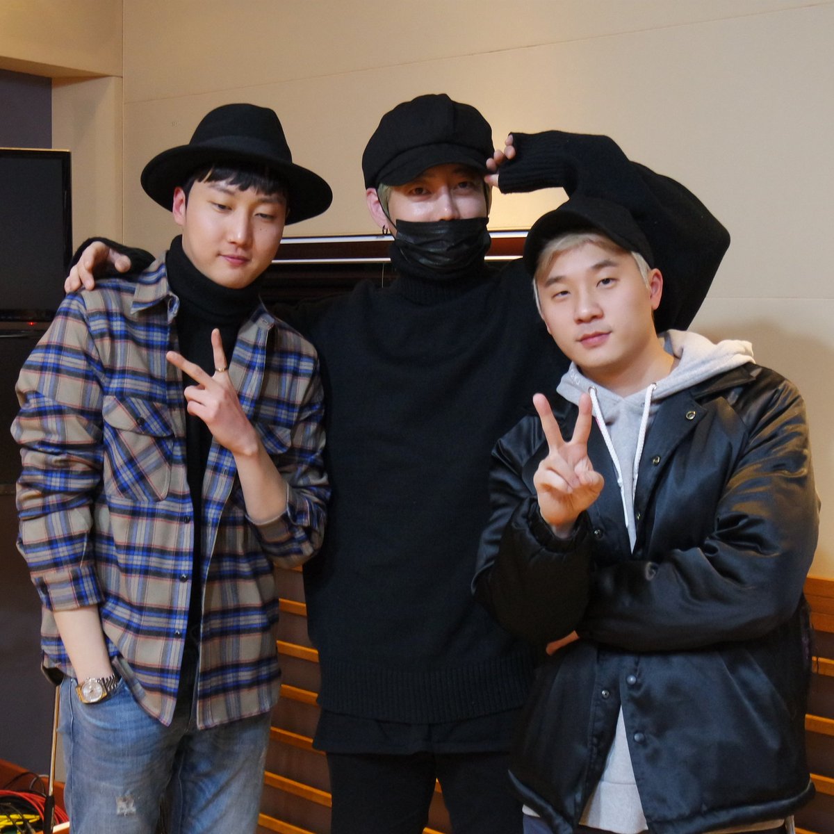 teidreamradio's tweet photo. #테이의꿈꾸는라디오 #꿈꾸라
#친절한초대석
#레전설 #베이식 × #중대한스타 #크루셜스타 💃 https://t.co/edC2H0ZwCw