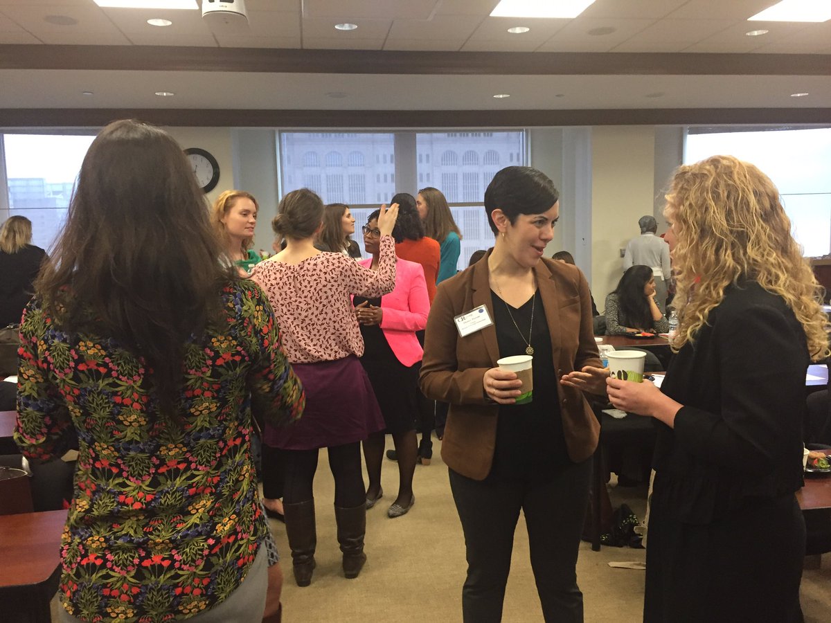 SRChgo's tweet image. Full house for our #February #CSR breakfast on the #ROI of #CSR @WilliamBlairCo with @SteveRochlin @IOsustains!