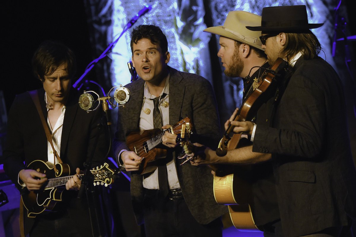 RScountry's tweet photo. Old Crow Medicine Show to release live cover album of Dylan's 'Blonde on Blonde' https://t.co/jWevnzXqXY https://t.co/dD3w1Lu1Hb