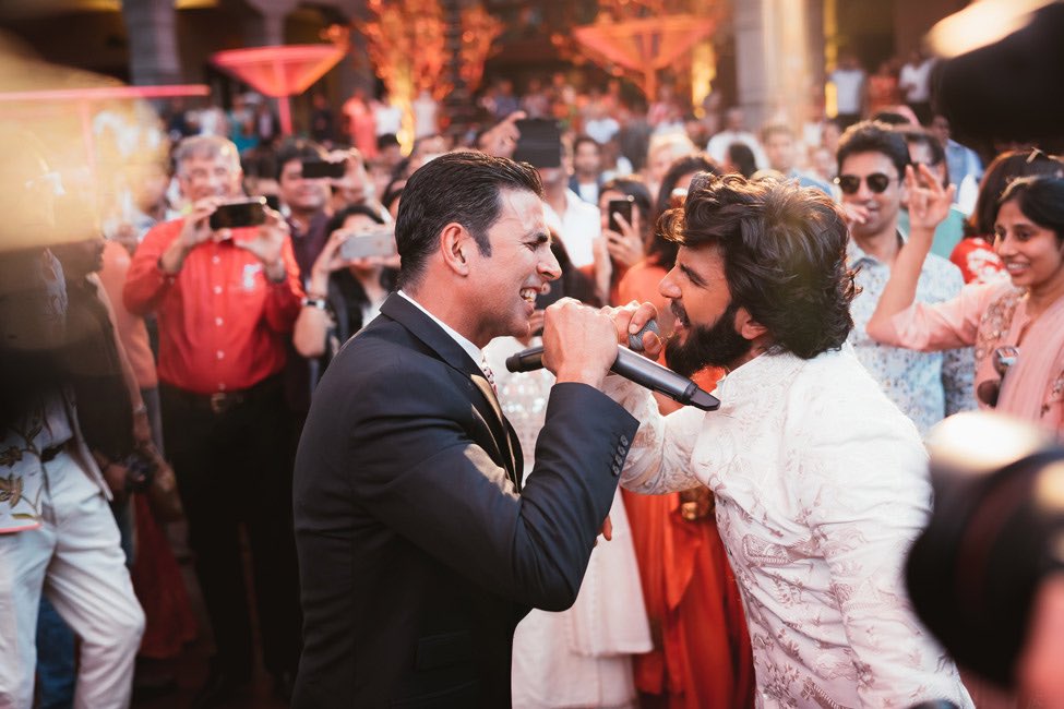 RanveerPlanet's tweet photo. [PIC] Throwback: Ranveer Singh and Akshay Kumar at the all-day carnival at #KeshVee wedding.
(via @VOGUEIndia) https://t.co/nFYE3DchsD
