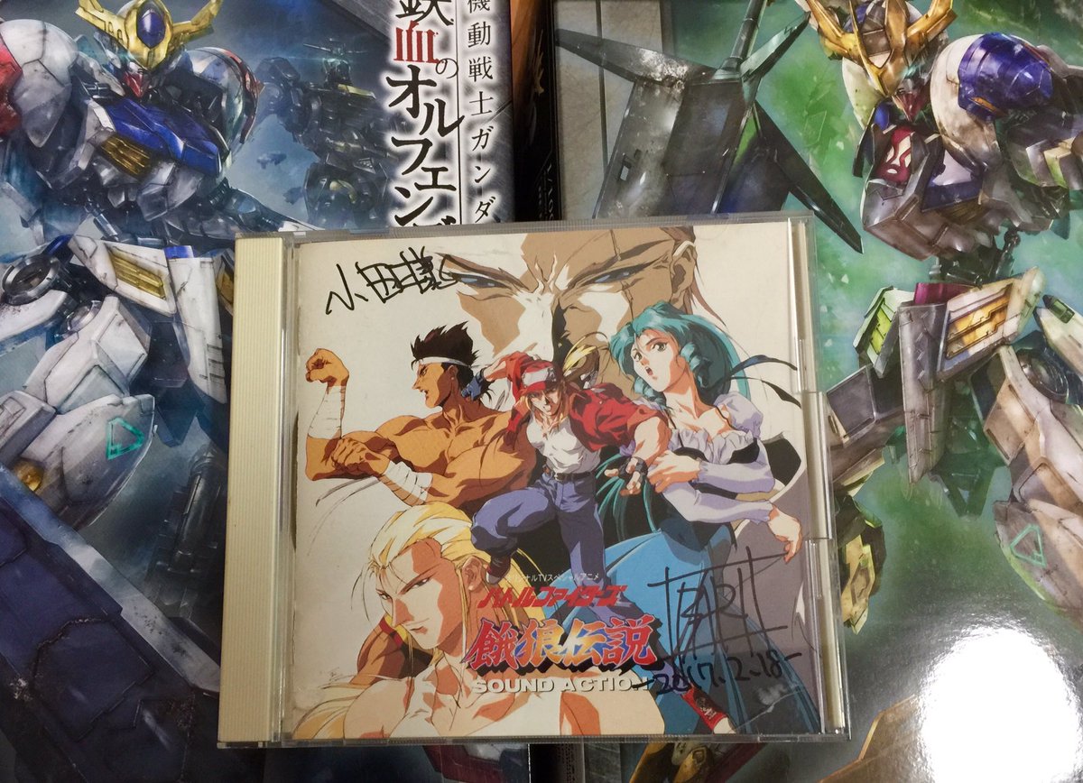 snk_oda's tweet photo. WCSにオルフェンズ追い込みの中、ご来場して下さいました大張先生に記念撮影とサインをいただきました。ありがとうございました。#KOFXIV #KOF14 #KOFWCS #SNK https://t.co/d2IpHszUyx