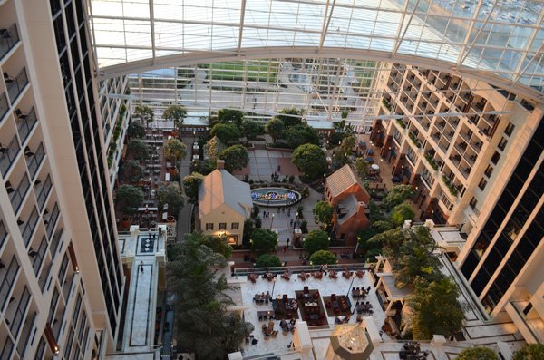 AdventuresByDad's tweet photo. Revisiting @GaylordNational during our Feb Break trip to Washington DC and @NationalHarbor https://t.co/jJIZJT7PJV #AtriumView #FamilyTravel https://t.co/T74KEhfELY