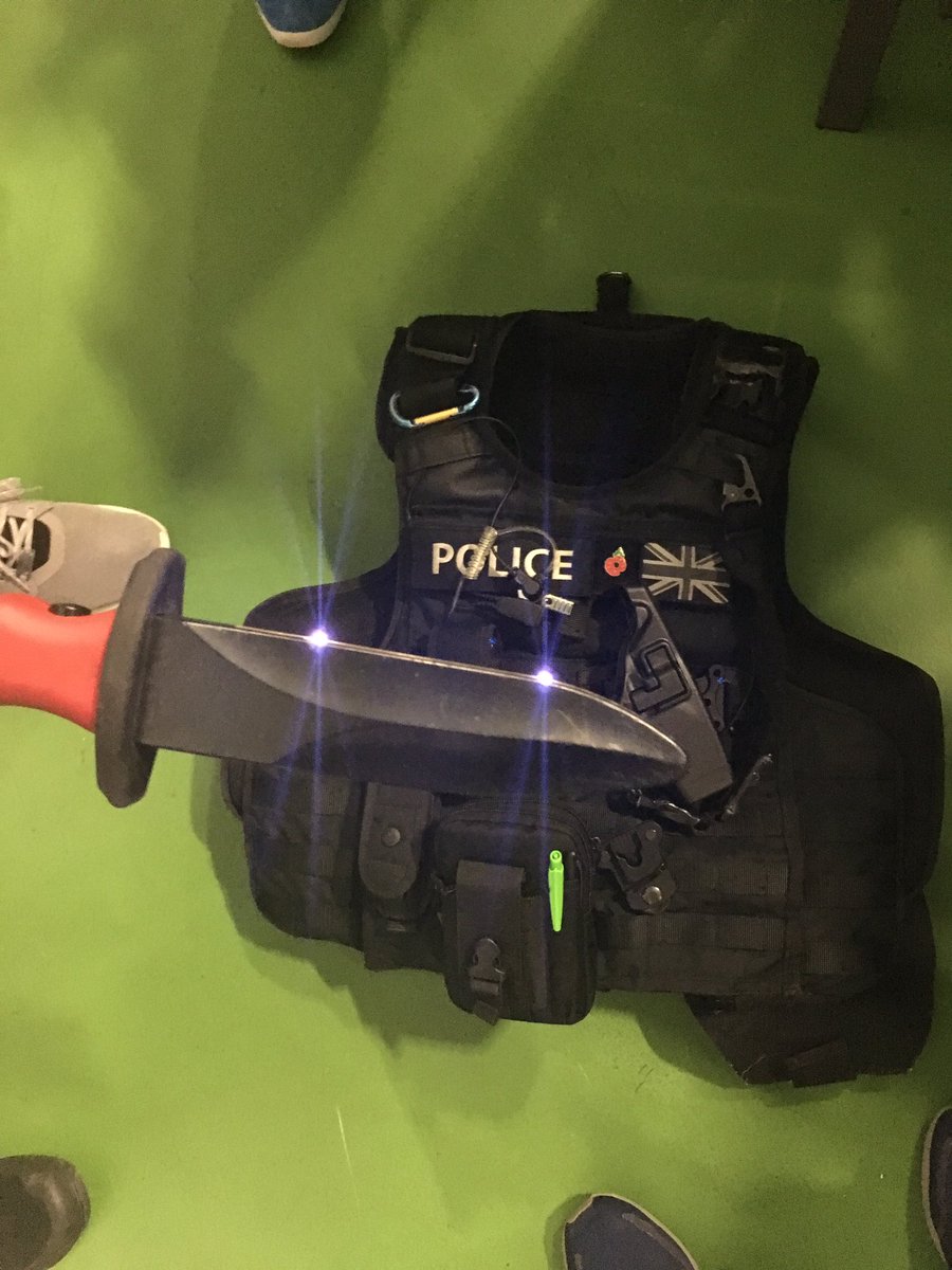 CheshNWalesAAP's tweet photo. Alliance officers utilising shock knife during annual SPEAR training #ouch #shockknife @tonyblauer https://t.co/nyPctMZPK5