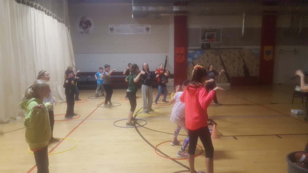 JSTEINO's tweet image. 6th Gr had a GREAT PE class 2day! Dance X Wkout Video w/ Hula Hoops for Warmup/Team Video Games Activity #ThrowingAccuracy #SHElemPE