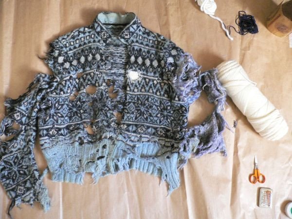 ClothingEthics's tweet photo. The completely fab @KateSekules now live site Visible Mending - Stitch a New Story, Mending as Art ;-) https://t.co/1q5g1FJ0t2 https://t.co/CSM98WbfQ9