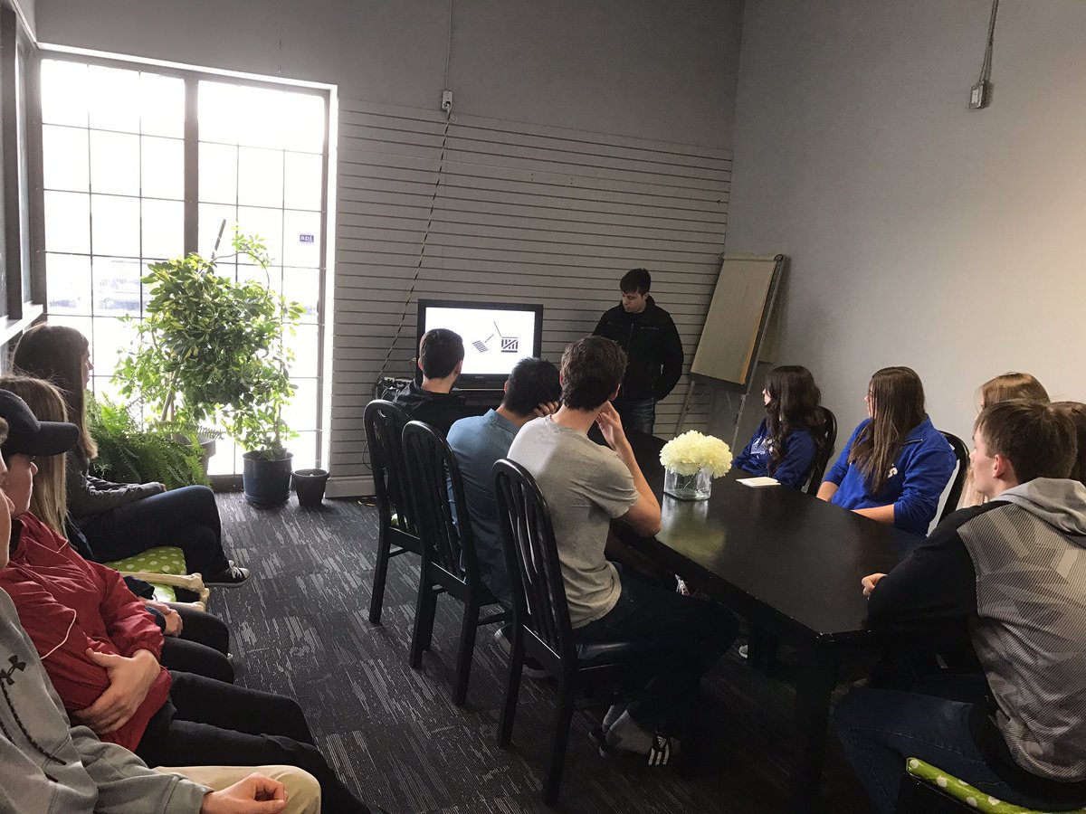WannamakerMr's tweet photo. @CtKHH The grade 12 physics classes getting debriefed on their escape rooms!!! https://t.co/lUdE0XiiOX
