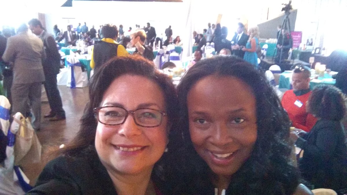 LACCCLT's tweet photo. @CLTMayor @CBRbiz #BreakfastConversations2017 #connecting #SmallBizMatters #latinos #Entrepreneurs https://t.co/gsI7fy0oJ3
