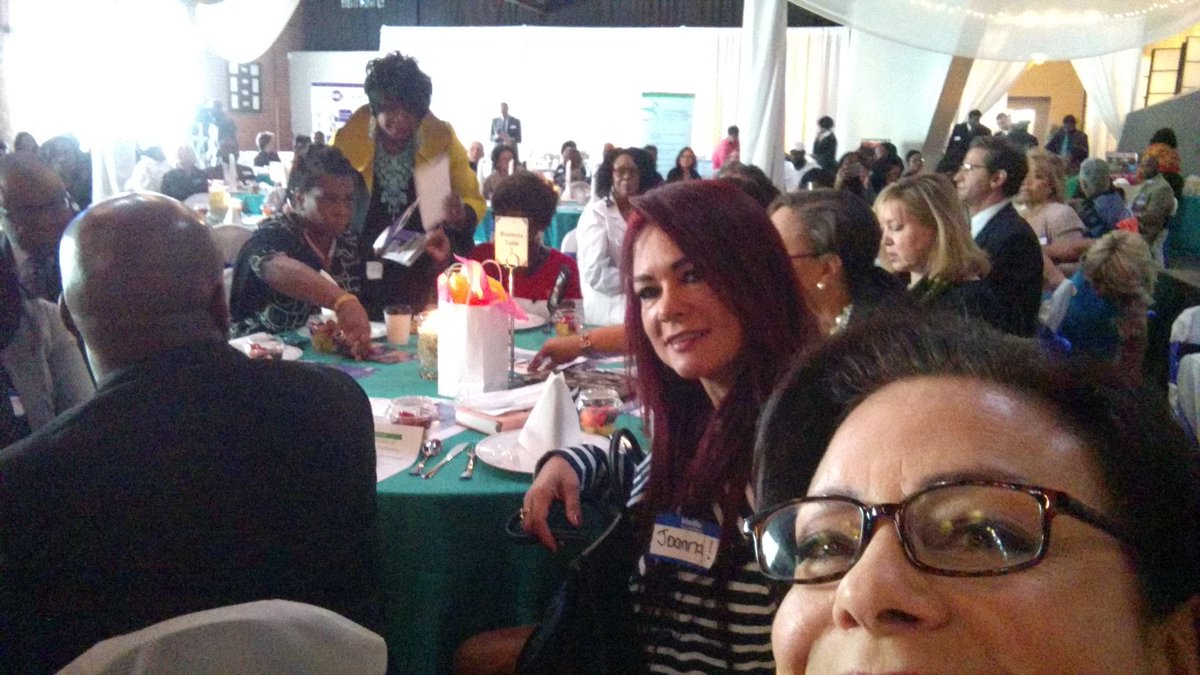 LACCCLT's tweet photo. @CLTMayor @CBRbiz #BreakfastConversations2017 #connecting #SmallBizMatters #latinos #Entrepreneurs https://t.co/gsI7fy0oJ3
