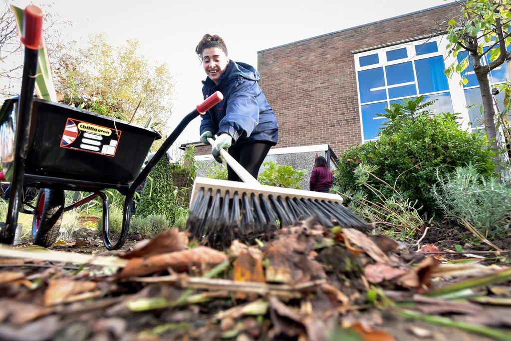 FBCManbyBowdler's tweet photo. We absolutely loved getting our hands dirty for such a great cause at #CastlecroftPrimarySchool   https://t.co/THykzbTntI #sensoryproject https://t.co/Nf2zfqFaXI