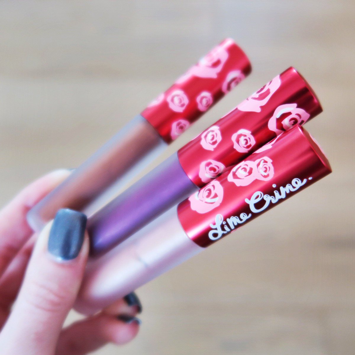 eve_eyre's tweet photo. Look at these beauties! 😍💄💄💄 @limecrime #limecrime #metalliclip https://t.co/MvXxvWdMuG