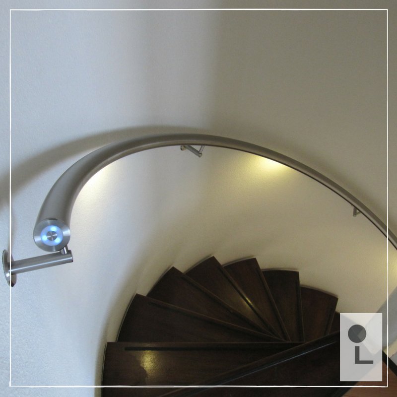 Lumigrip's tweet photo. Altijd al willen weten wat het verschil is tussen een Spil en wentel #trapleuning? #traprenovatie #RVS #maatwerk
https://t.co/TE4PV35puu https://t.co/9qUskrGouF