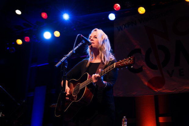 Happy Birthday to the wonderful Mary Chapin Carpenter!   She was born February 21st 1958 in Princeton, NJ 