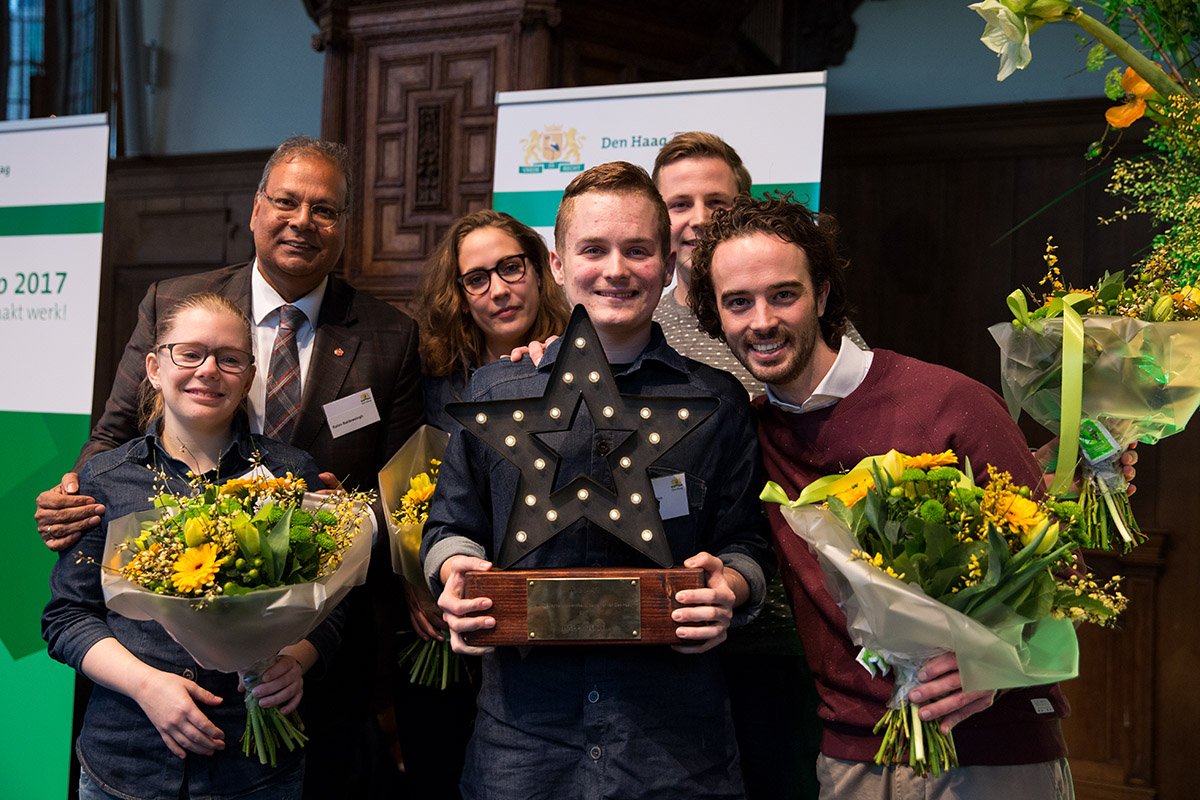 GemeenteDenHaag's tweet photo. Happy Tosti mag zich ‘Meest inspirerende sociaal ondernemer van Den Haag’ noemen! #WerktopDH https://t.co/2xlJwv7vKn