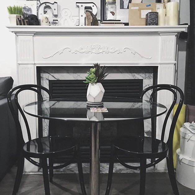 Kijiji's tweet photo. Once you see @deadlysevenxo’s table, you’ll be yearning for a dinner invitation. #KijijiFind https://t.co/8EtpIZFZrq