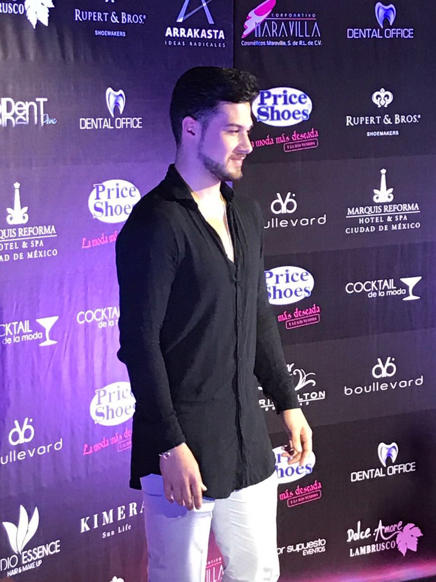 gildomani's tweet photo. Red Carpet #CocktailDeLaModa 📸♌️
#model #boy #fashion #enjoy #MrModelCDMX #GD https://t.co/LllumJFyJg