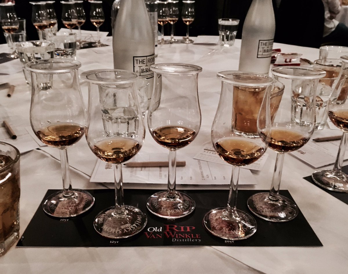 HSLAdam's tweet image. A couple of days thanks to the @WhiskeyExchg for putting on a awesome tasting and @BuffaloTraceUK for the welcome drinks